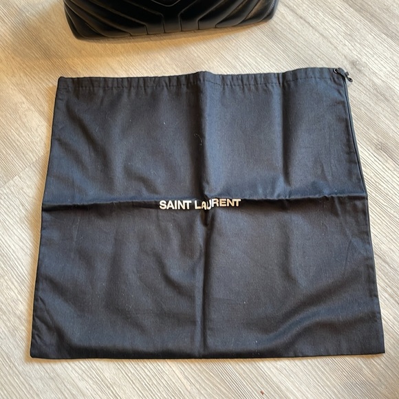 Saint Laurent Medium Loulou Matelassé Leather Shoulder Bag - Picture 5 of 17